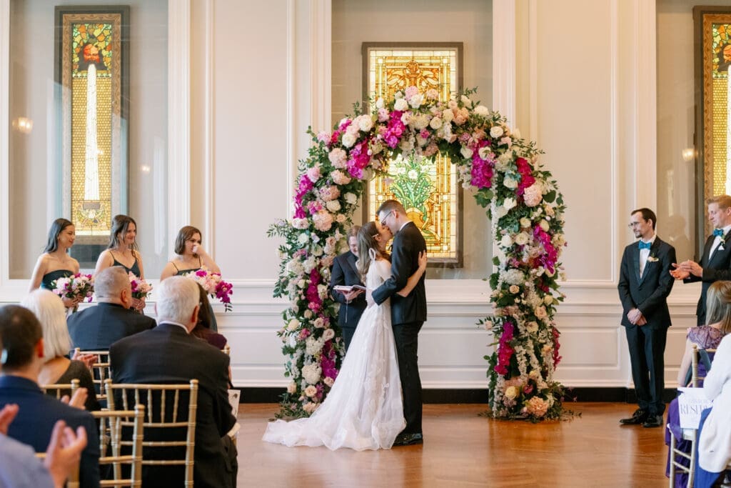 ceremony kiss at chicago history museum wedding