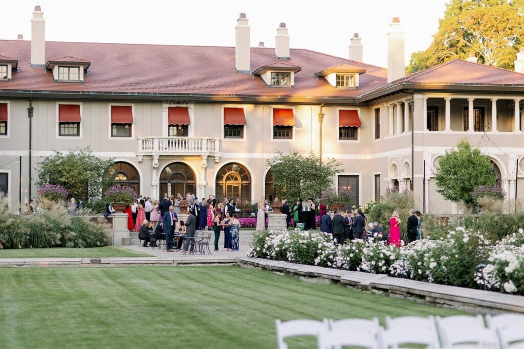 The armour house lake forest outdoor wedding at cocktail hour